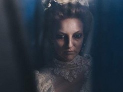 В старинном доме сфотографировали призрак невесты