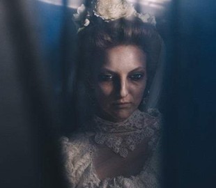 В старинном доме сфотографировали призрак невесты