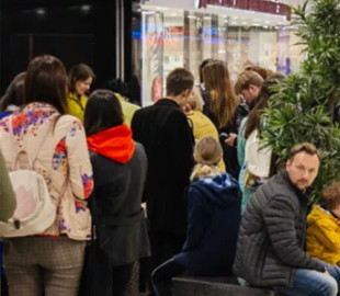 На прощальной распродаже в России сотрудники подрались за товар