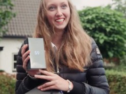 Samsung троллит Apple, раздавая бесплатные смартфоны Galaxy S9 в «яблочной» деревушке