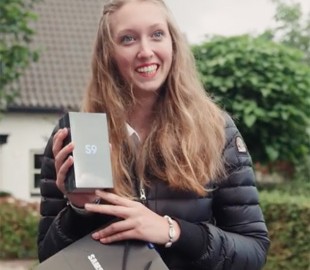 Samsung троллит Apple, раздавая бесплатные смартфоны Galaxy S9 в «яблочной» деревушке