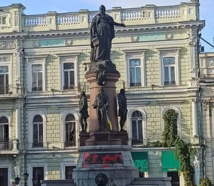 В Одесі пам'ятник Катерині II облили фарбою