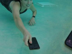 iPhone XS не ломается при погружении в воду: правда или ложь?