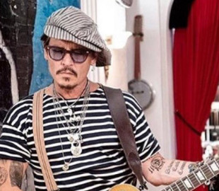 Джонни Депп продаст более 10 тысяч NFT-картин