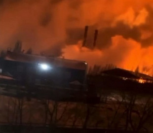 Безпілотники атакували металургійний завод у Росії