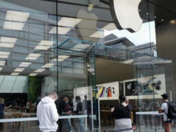 На следующей неделе Apple возобновит работу нескольких магазинов в США