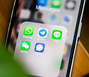 В WhatsApp заработали супергруппы