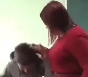 Учительница била по голове шестиклассника во Львовской области. Видео попало в соцсети – разгорелся скандал