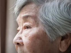 Знайдено причину деменції у людей після 45 років