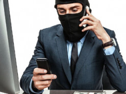 Мошенники "блокируют" телефоны украинцев и требуют выкуп: какие схемы используют