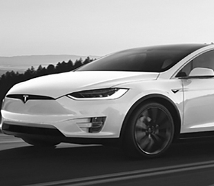 В электромобилях Tesla нашли опасный дефект