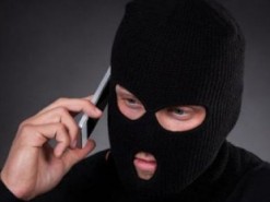 В Курахово пенсионерка отдала мошенникам огромную сумму денег - 42 тысячи гривен