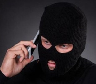 В Курахово пенсионерка отдала мошенникам огромную сумму денег - 42 тысячи гривен