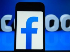 Facebook признал, что работает над очками дополненной реальности