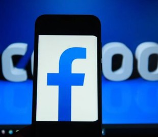 Facebook признал, что работает над очками дополненной реальности