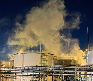 Удари українських безпілотників по нафтопереробних заводах призвели до того, що в Росії закінчується паливо