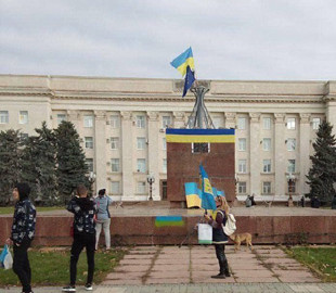 Україна позбавила акредитації журналістів CNN та Sky News