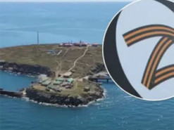 Оккупанты оставили на Змеином метки в виде "Z": свежие фото со спутника