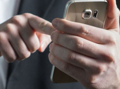 Зателефонувати і покричати в слухавку: у США запустили гарячу лінію для усіх, хто втомився від ізоляції