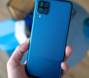 Назван самый популярный в мире смартфон