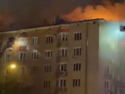 У Москві спалахнула масштабна пожежа на даху багатоповерхівки