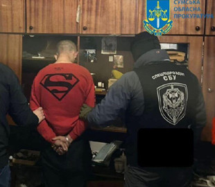 Агента ФСБ, який за гроші допомагав окупантам знищувати логістику на Сумщині, засуджено на 9 років позбавлення волі