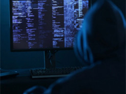 Обвиняемый в США хакер стал соучредителем компании сына главы Минпромторга России