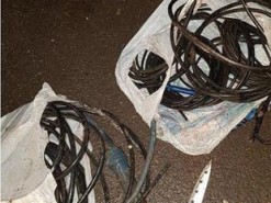 Увидели полицию и бросились во все стороны: в Кривом Роге поймали любителей «вырезать кабель»