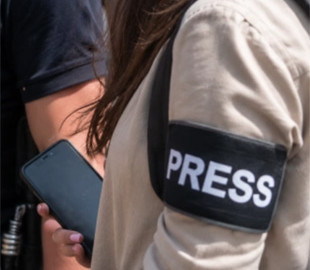 Журналістка заявила, що у держустанові Рівного в неї забрали телефон та вимагали видалити відео