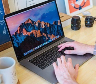 Apple розробляє ноутбук зі складним дисплеєм