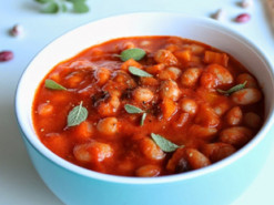 Блогер 40 дней питался только консервированной фасолью и рассказал о последствиях