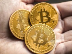 Художник дарит биткоины через свои картины