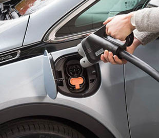 Б/у электромобили оказались безопаснее новых – исследование