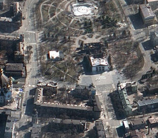 The Sun показало, как выглядит разрушенный россиянами драмтеатр в Мариуполе