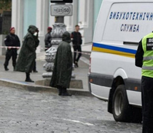 "Минируют" каждый день: в Киеве ищут бомбы во всех школах