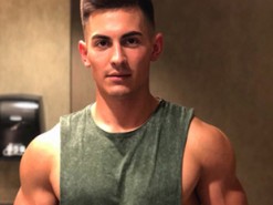 Отказавшийся от самой сексуальной ведущей геймер провалил второй турнир подряд