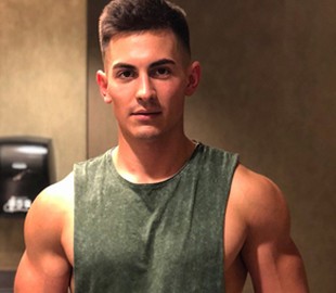 Отказавшийся от самой сексуальной ведущей геймер провалил второй турнир подряд