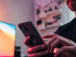 Чи треба заклеювати камеру смартфона, щоб за вами не слідкували на Android