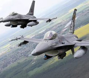 Польські F-16 перехопили два російських винищувачі Су-30 над Балтикою