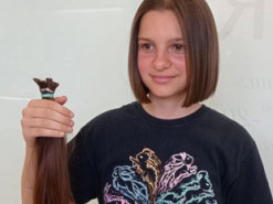 Школьница из Черновцов обрезала длинные волосы, чтобы помочь ВСУ: фото невероятного поступка 