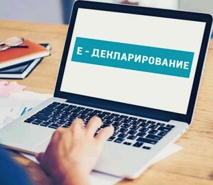 Еврокомиссар Хан раскритиковал Раду за отказ отменить е-декларации для антикоррупционеров