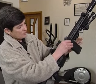 Киевлянка с винтовкой высказалась о готовности защищать Украину и реакции России на свою историю