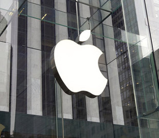 Стоимость акций Apple впервые превысила порог в $300