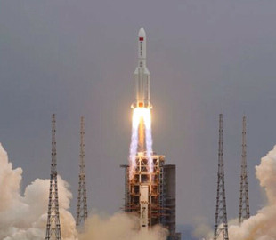 Китай у неділю відправить трьох астронавтів для добудови космічної станції