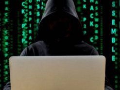 Чоловік за російські рублі “зливав” крадену персональну інформацію