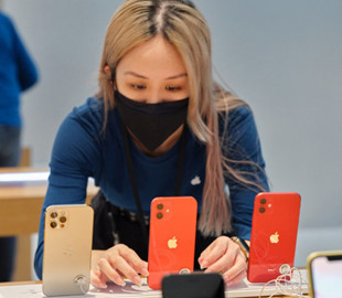 Первые владельцы iPhone 12 жалуются на порезы от смартфона