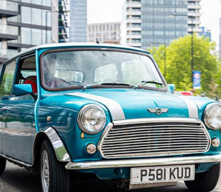 Британский стартап спасает классические авто со свалки, превращая их в электрические
