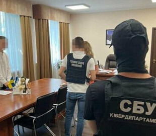На Дніпропетровщині викрили податківців, які під час війни з рф намагалися вкрасти з держбюджету понад 240 млн грн