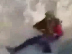 В Казахстане отец с дочкой сорвались в бурлящий водопад, пытаясь сфотографироваться