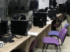 В Мелитополе подозреваемым в организации мошеннического колл-центра вернули изъятую технику
